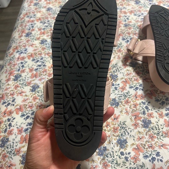 Authentic Louis Vuitton Bom Día Flat Mules - Picture 6 of 7